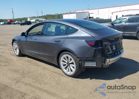 2021 Tesla Model 3 Long Range Dual Motor All-Wheel Drive z USA, uszkodzony, nr VIN 5YJ3E1EB9MF975098